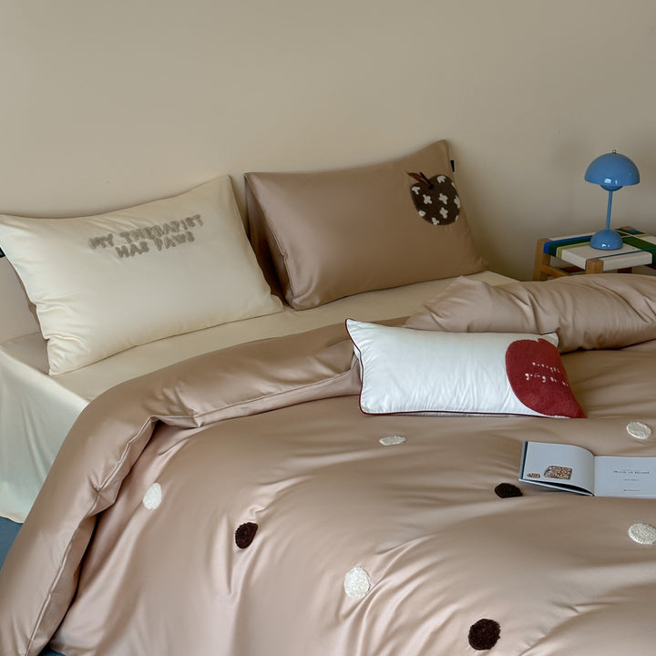 Bedding set made of long-staple combed cotton with embroidery