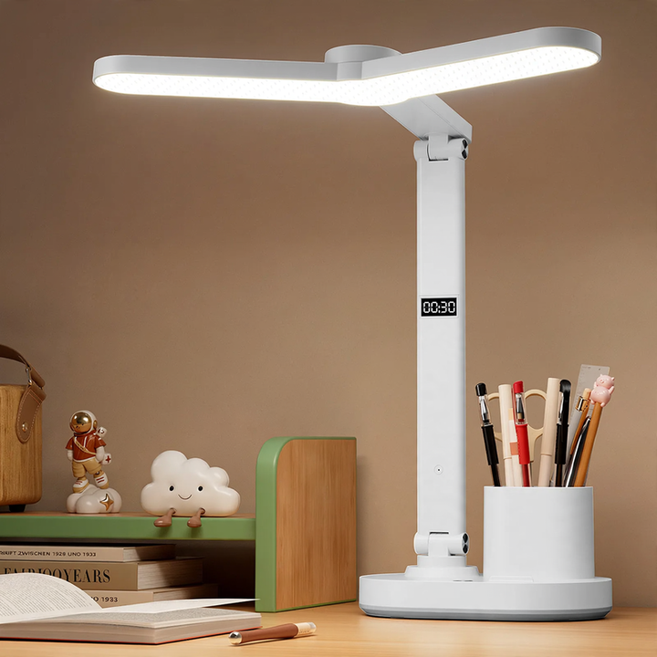 Full spectrum desk lamp for eye-friendly working