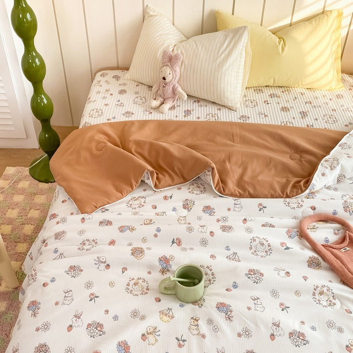 Light summer blanket with seersucker structure