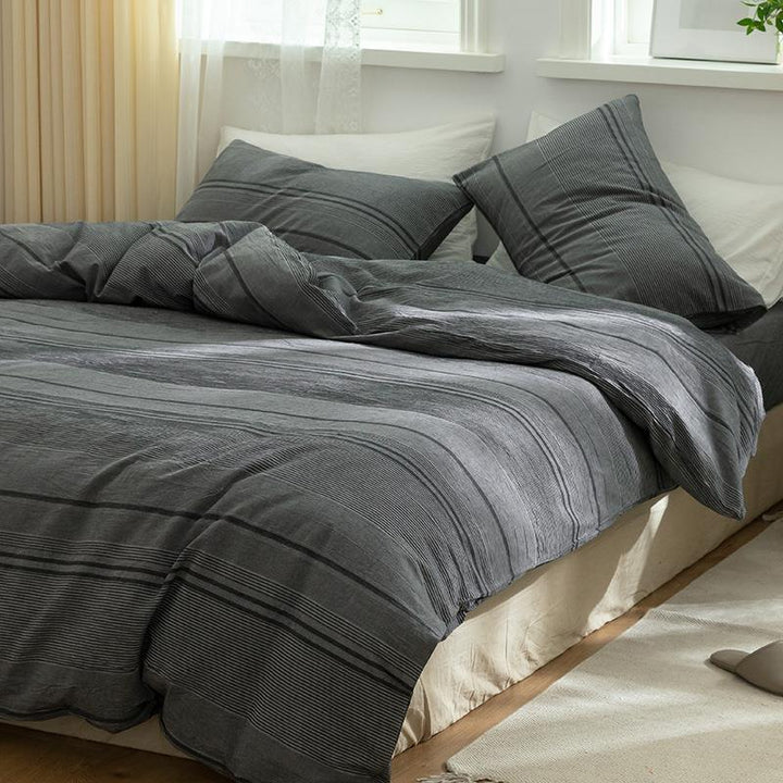 Linen bedding set with button closure