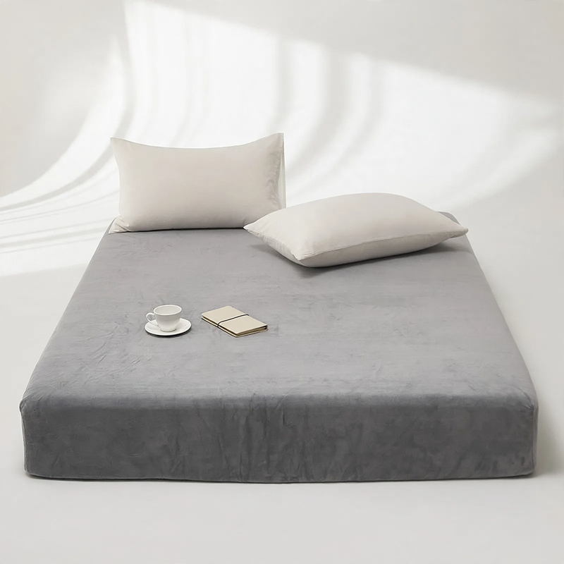 Fitted sheet made of milk fiber, warming