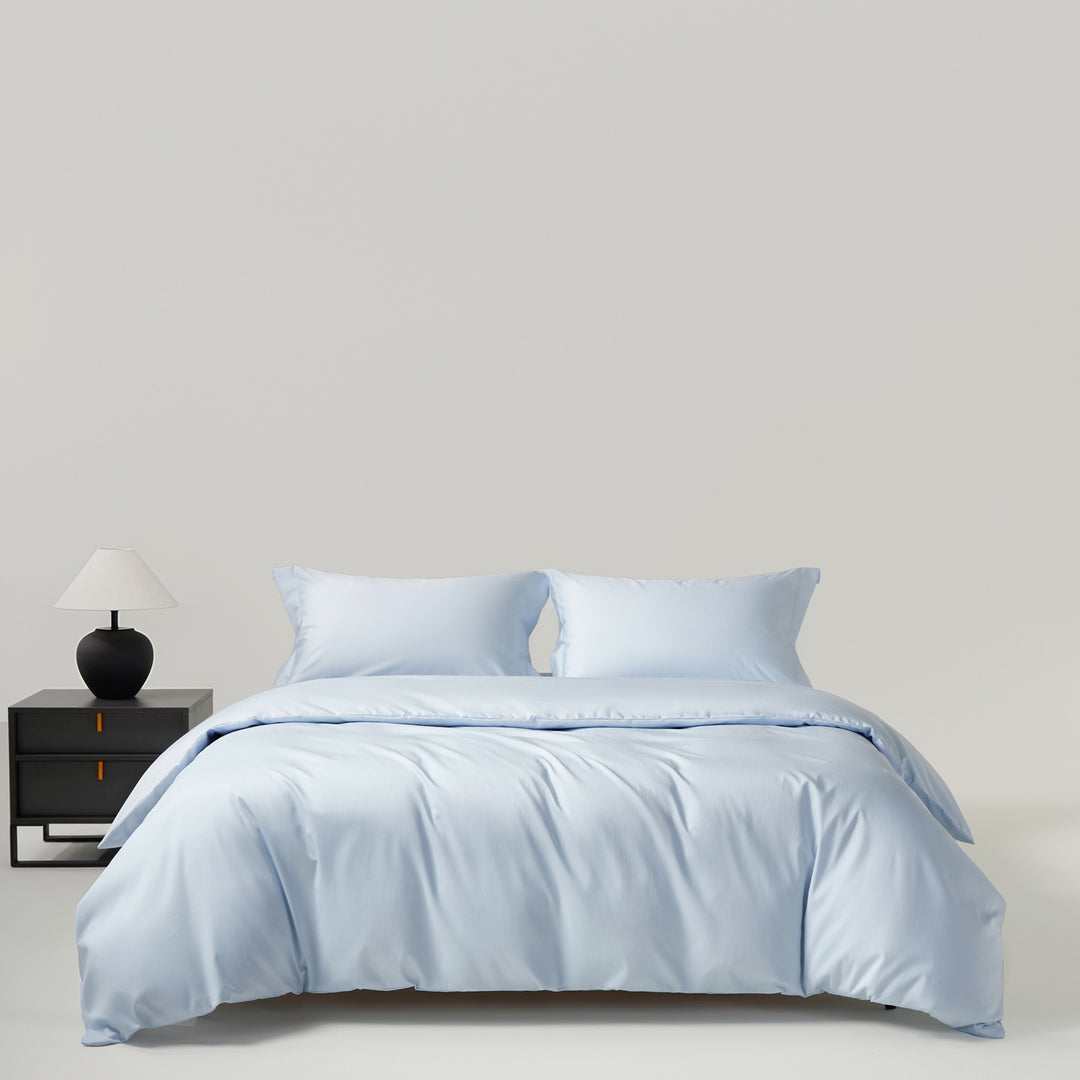 Luxurious cotton bedding set in hotel style