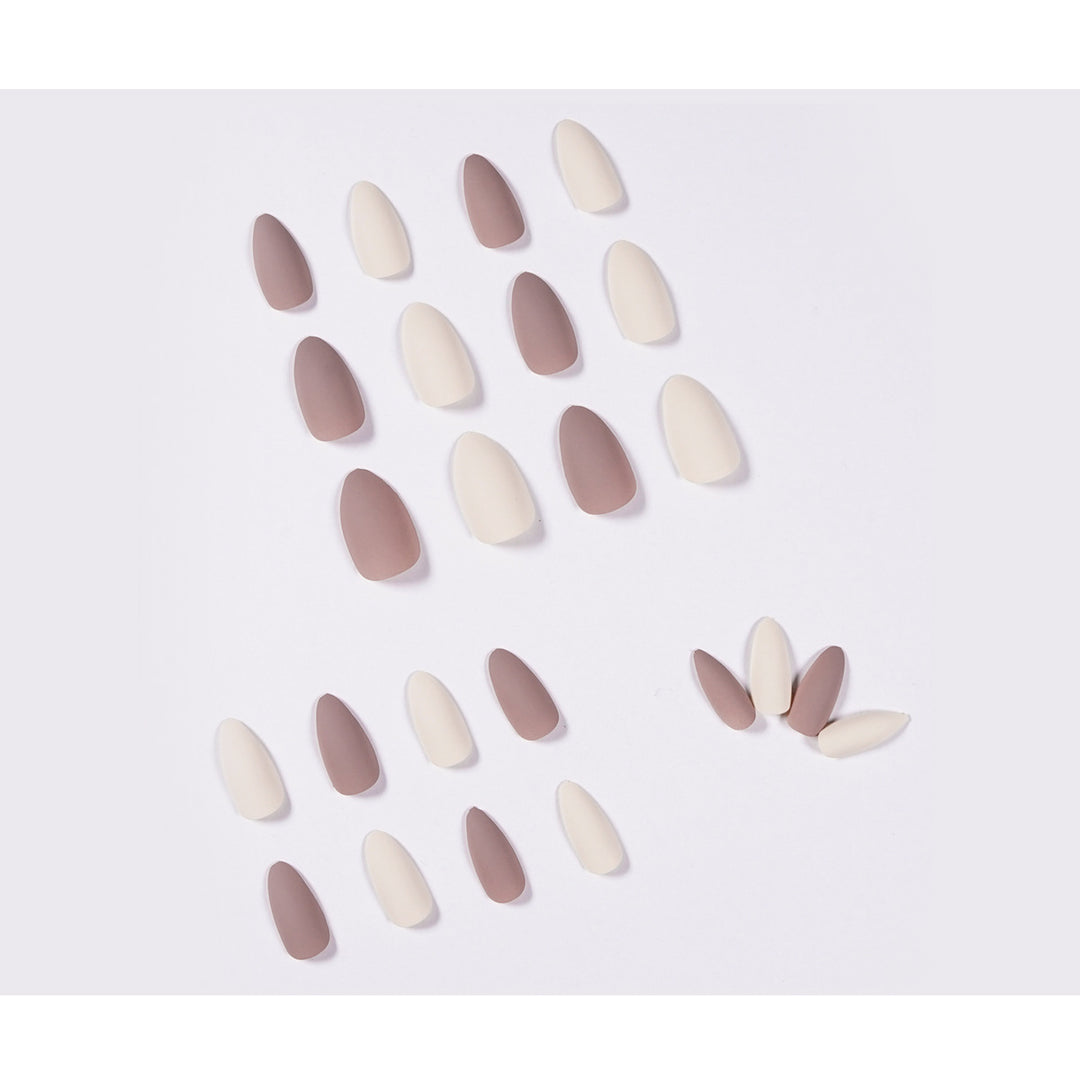 Artificial nail extensions in elegant stiletto design Bowlift
