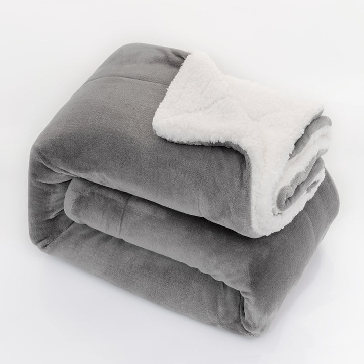 Women's reversible blanket in modern design with soft plush Bowlift