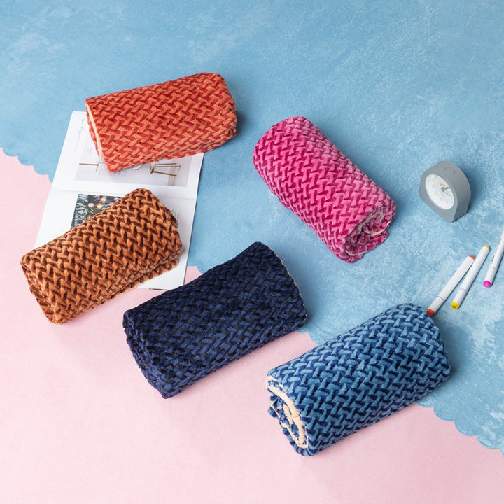 Women Cozy Reversible Blanket with Cable Pattern Bowlift