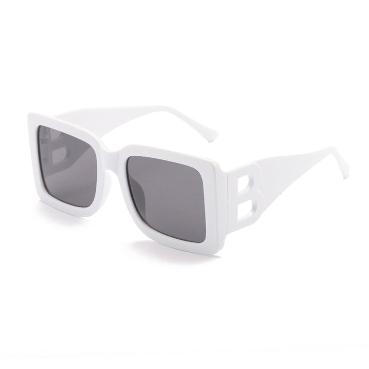 Women oversized sunglasses in elegant design Bowlift