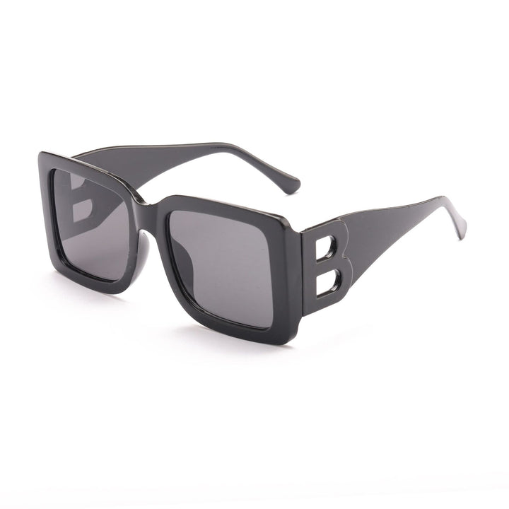 Women oversized sunglasses in elegant design Bowlift