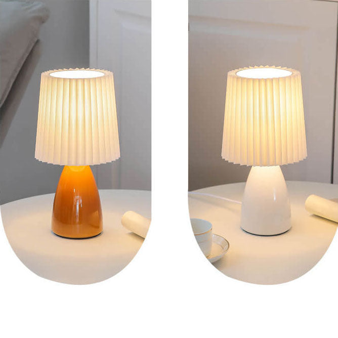 BowLift | Scandinavian Retro Table Lamp with Pleated Shade and Glass Base