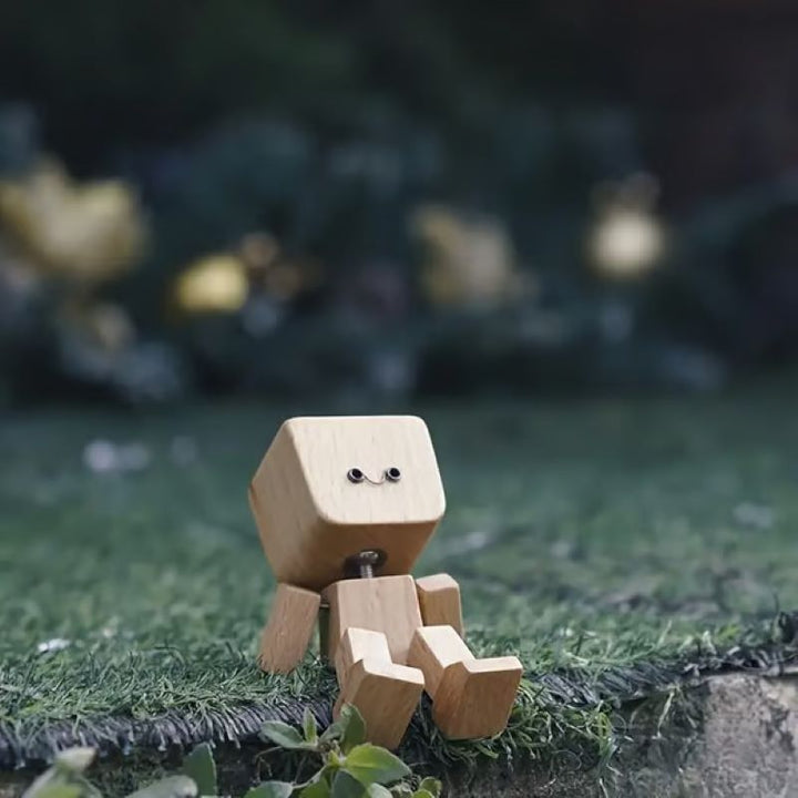 BowLift | Wooden puppet ornaments with changing expressions