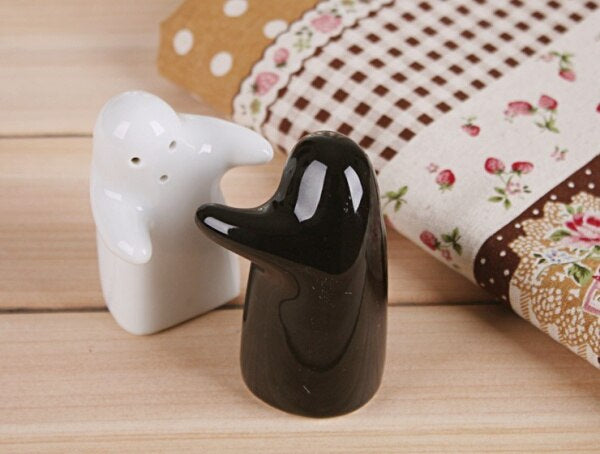 BowLift | 2PCS Love Hug Seasoning Shakers Sets