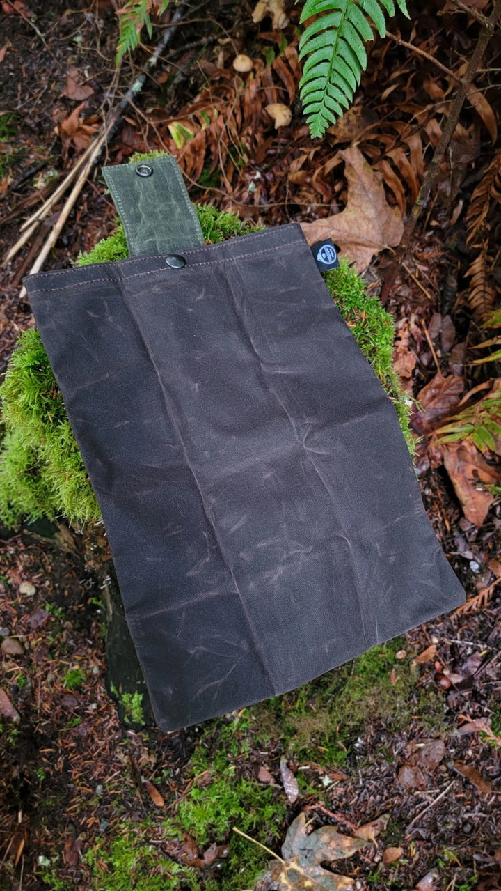 BowLift | Waxed Canvas Folding Foraging Bag with Durable Design