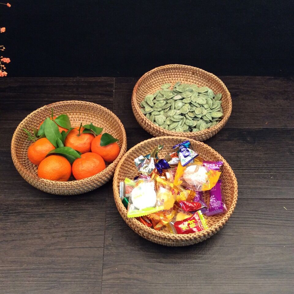 Delicate serving platter made of handcrafted rattan Bowlift