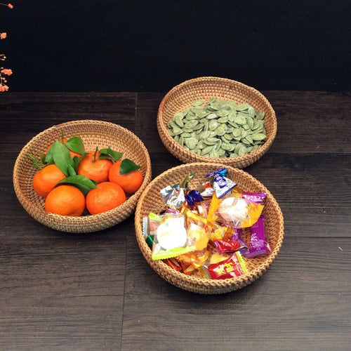 Delicate serving platter made of handcrafted rattan Bowlift