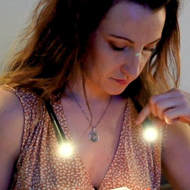 BowLift | LED Reading Light In The Neck