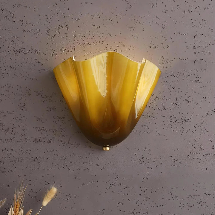 BowLift | Retro Wall Lamp of Colored Glass in Skirt-Shaped Shell Pattern