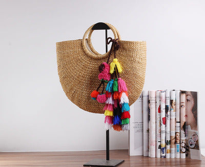 Handcrafted straw bag with colorful tassels Bowlift