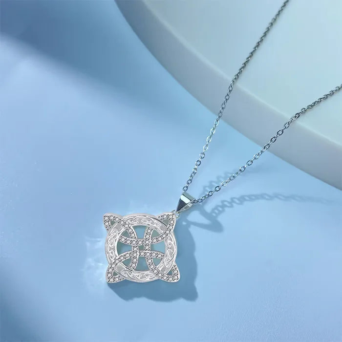 BowLift | WitchKnot Necklace