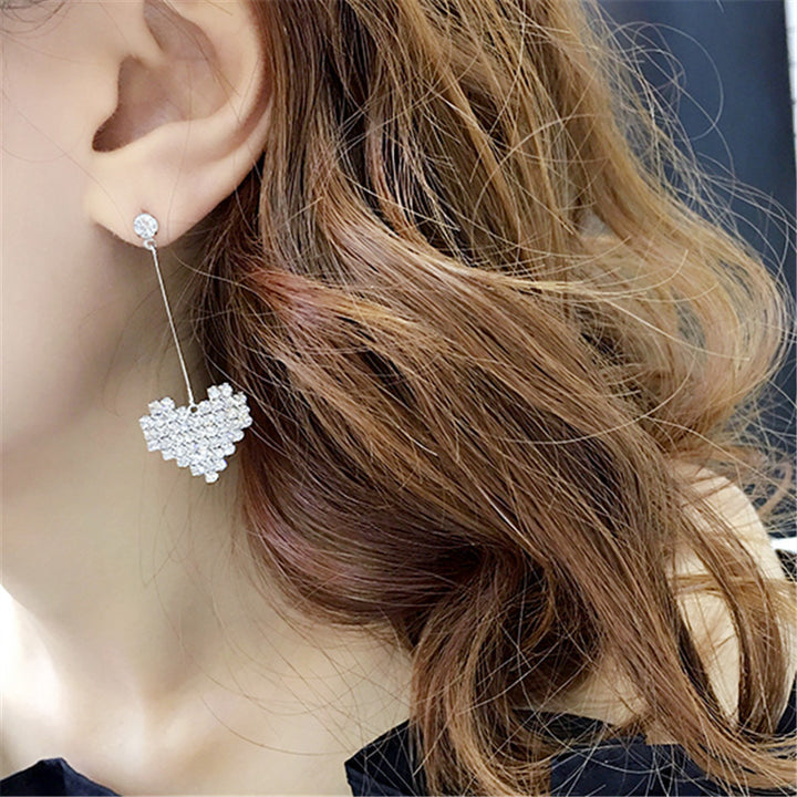 Heart-Shaped Dangle Earrings Bowlift