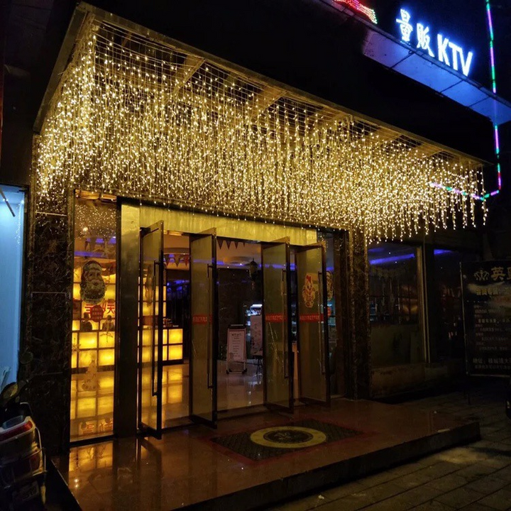 BowLift | LED Starry Sky Icicle Light String – Decorative Light Curtains for Christmas and Garden