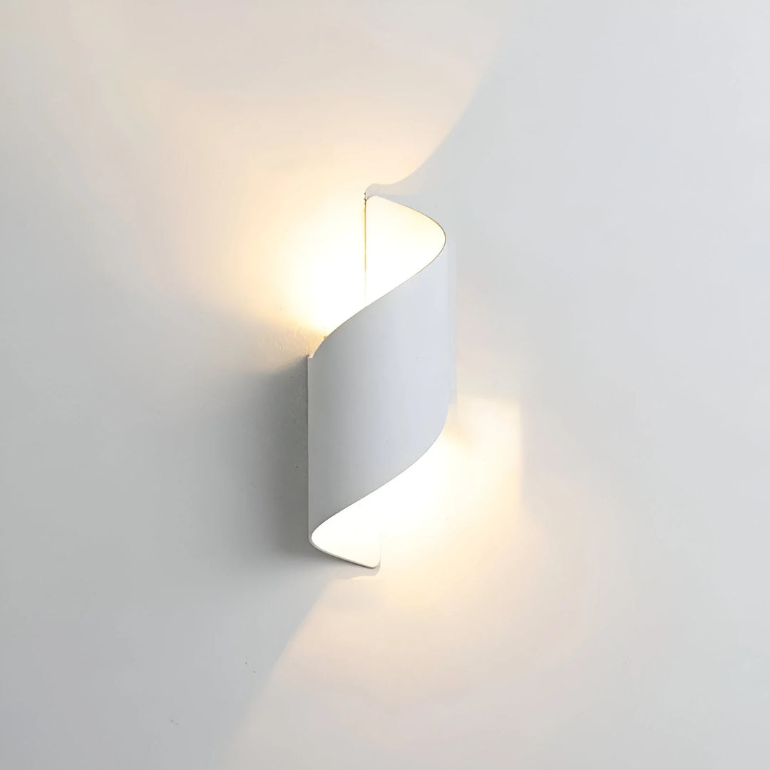 LumiTwist – Modern Twisted LED Wall Light