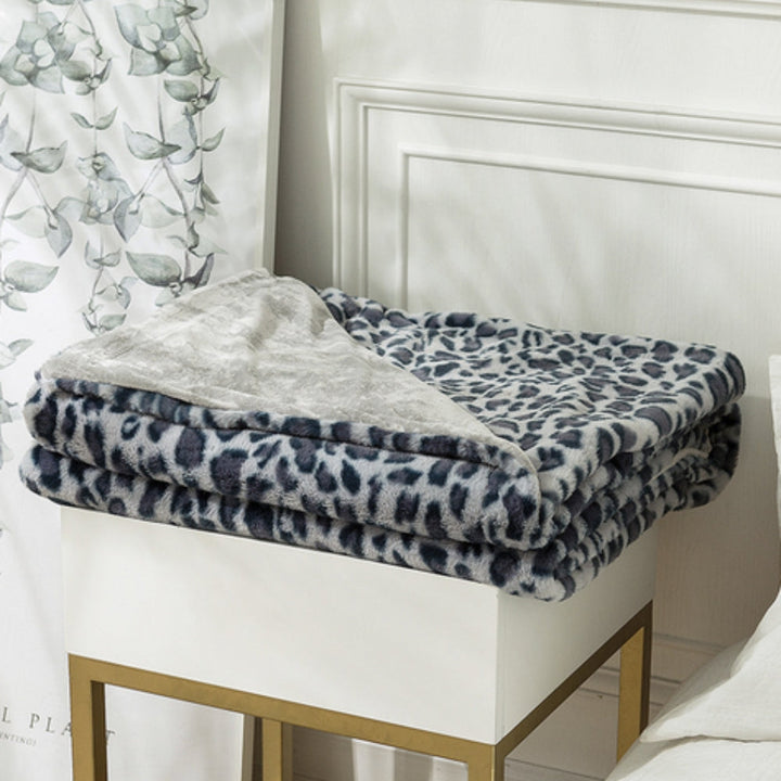 BowLift | Wild Elegance Leopard Print Blanket