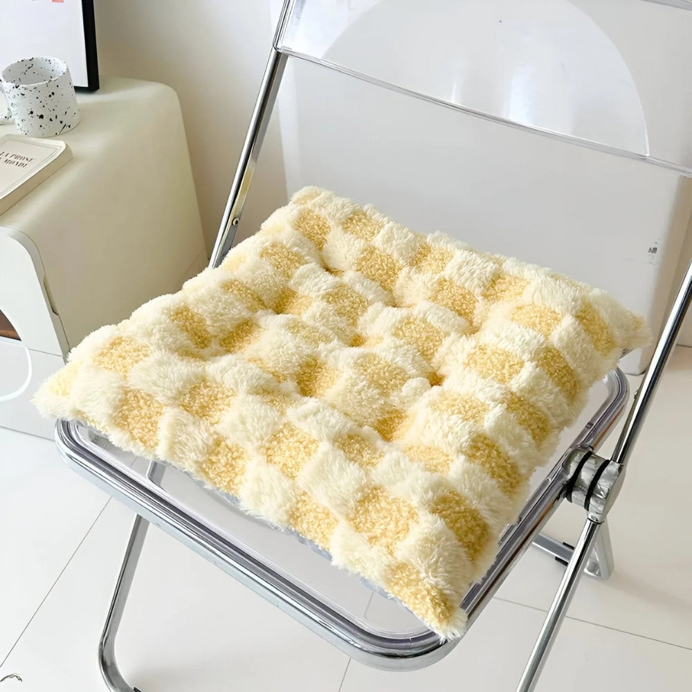 BowLift | Fuzzy Checkered Fur Padded Cushion