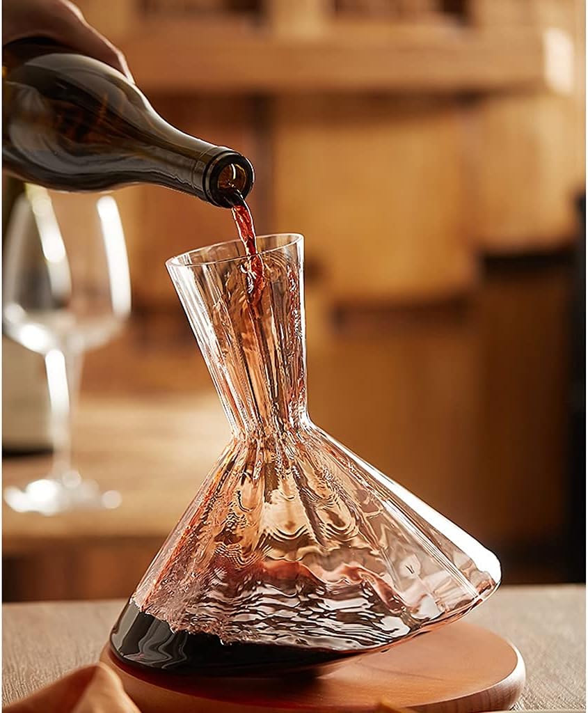 BowLift | Stylish decanter and glass set with a unique design ensuring air circulation