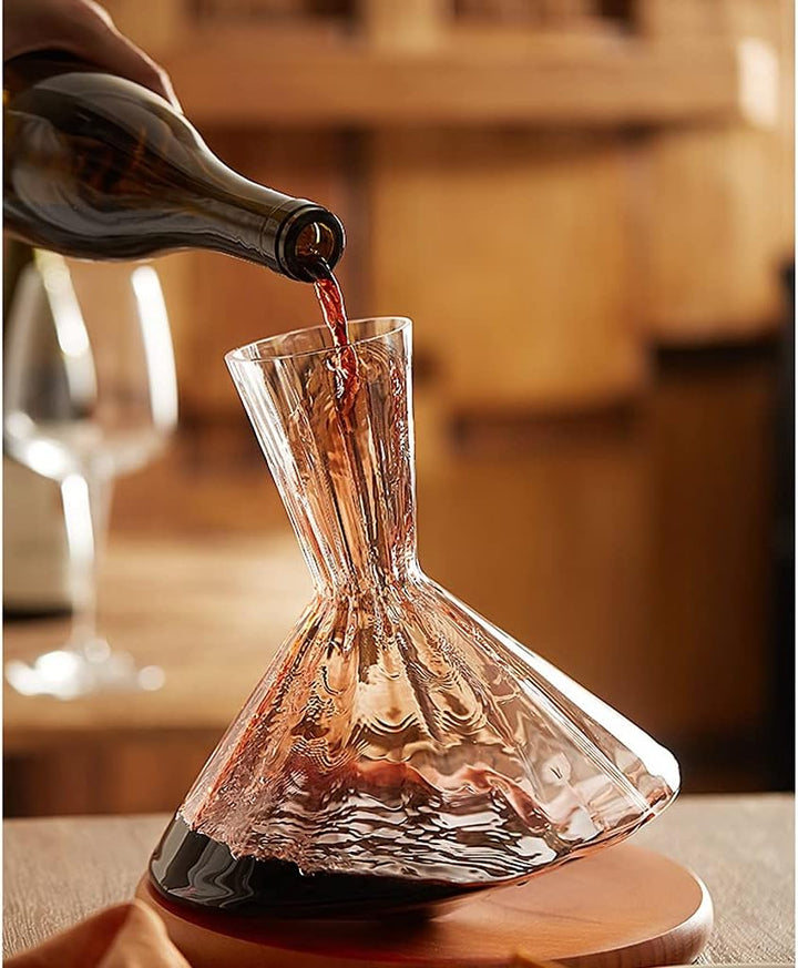 BowLift | Stylish decanter and glass set with a unique design ensuring air circulation