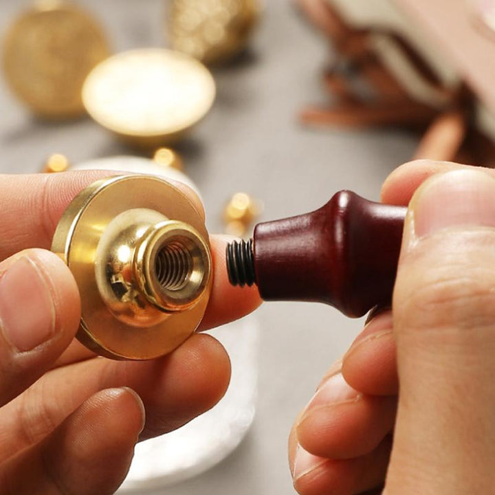 BowLift | Sealing spoon & wax seal stamp