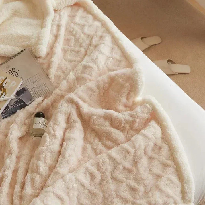 BowLift | Cozy winter blanket made of lambswool providing extra warmth