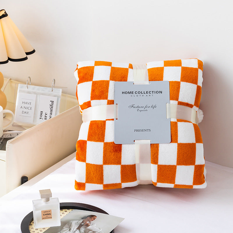 BowLift | Stylish blanket in checkered pattern for your home