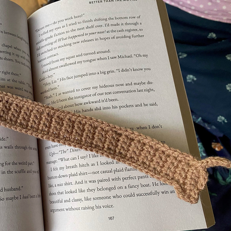 BowLift | Crochet Dachshund Bookmark