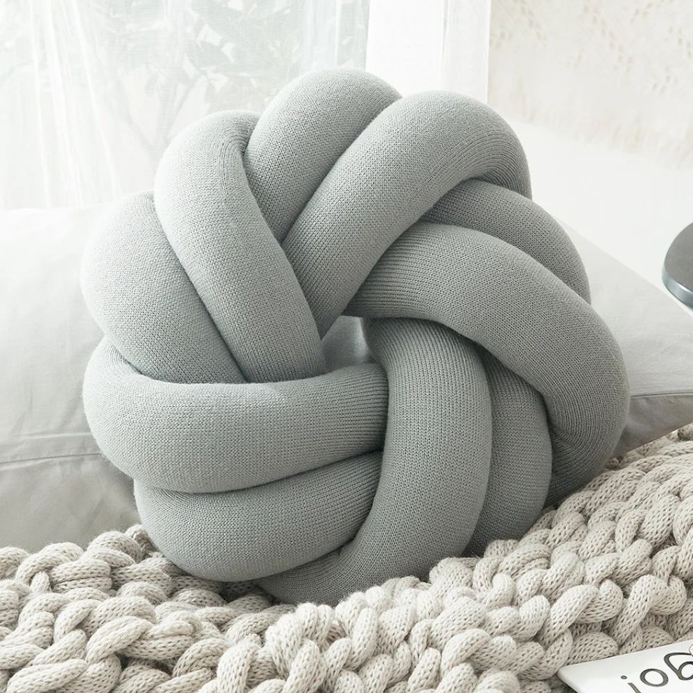 BowLift | Puffy Pretzel Cushion
