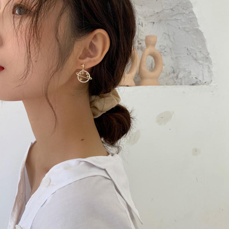 BowLift | Saturn Gold Earrings