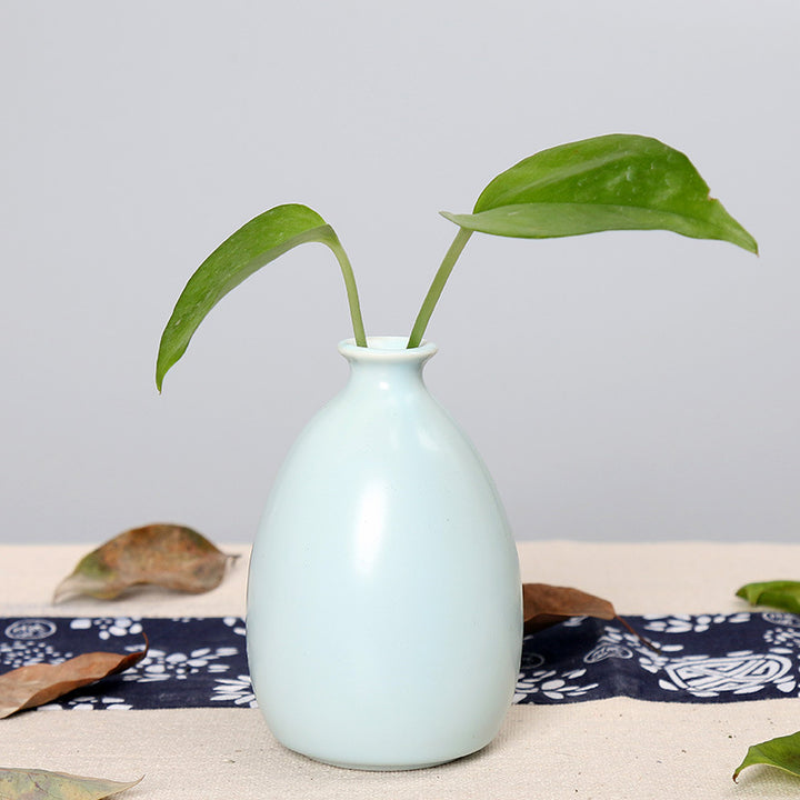 Minimalist Ceramic Bud Vase Bowlift