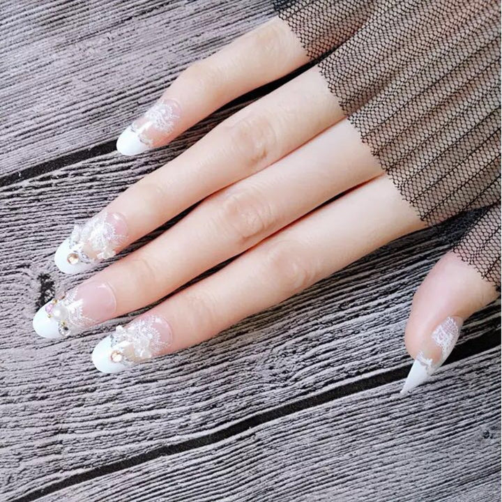 Elegant Lace-Inspired Press-On Nail Set