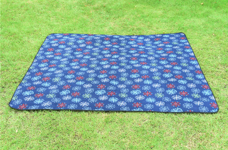 Women's Outdoor Picnic Blanket with Insulating Layer Bowlift