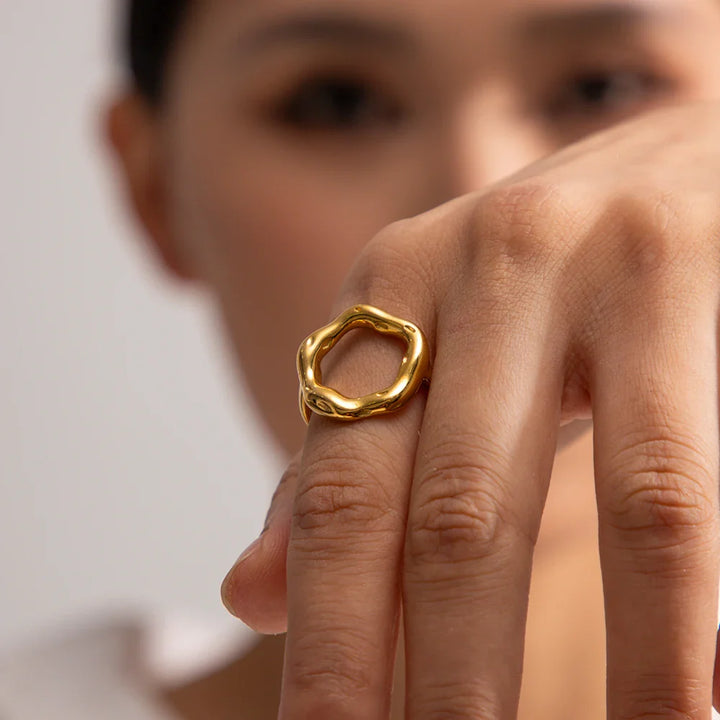BowLift | 18k Melted Flower Open Ring