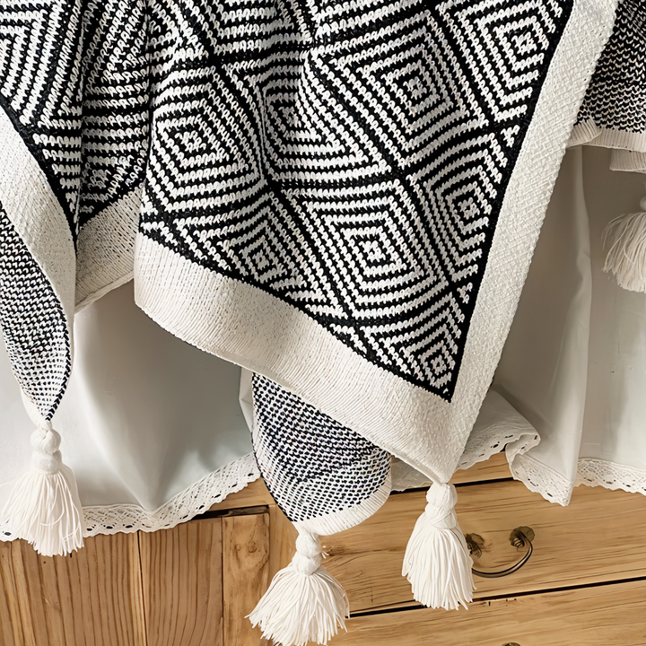 BowLift | GeoComfort Fleece Blankets – Soft, lightweight polyester with modern print