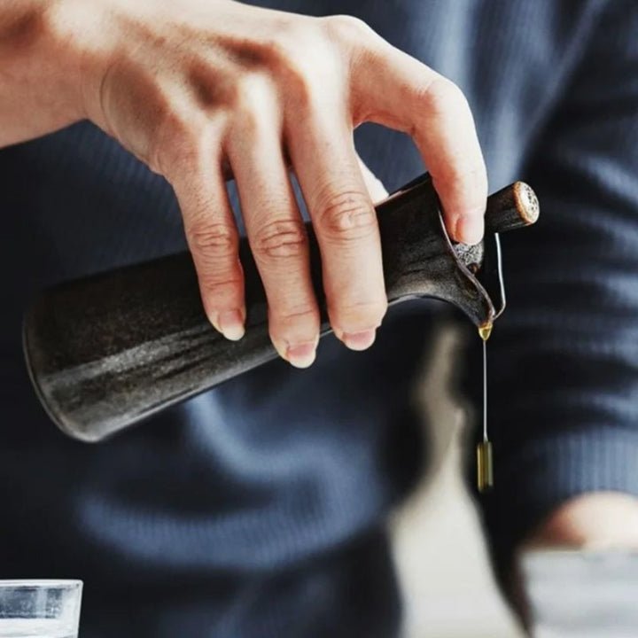 BowLift | EcoPour – Elegant Drip-Free Glass Oil Dispenser | Stylish & Sustainable Kitchen Accessory