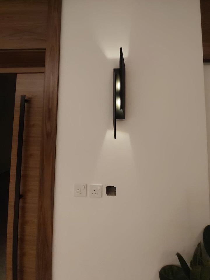 BowLift | Minimalist Wall Lamp with Design Accent