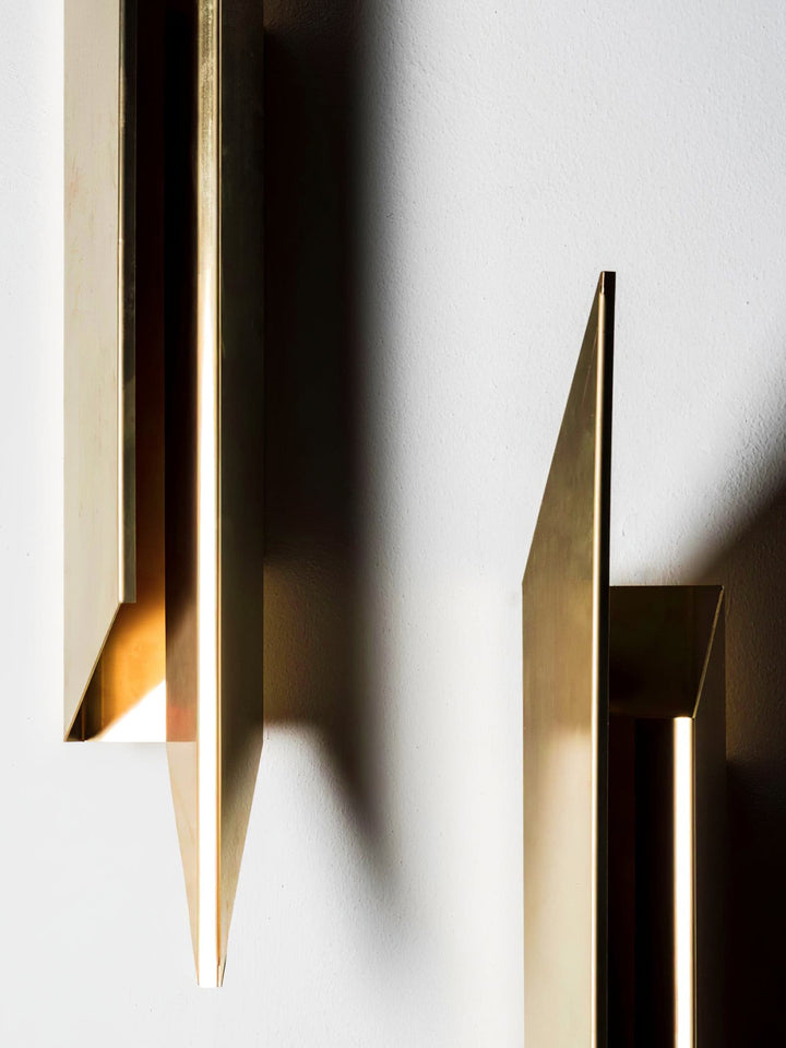 BowLift | Minimalist Wall Lamp with Design Accent