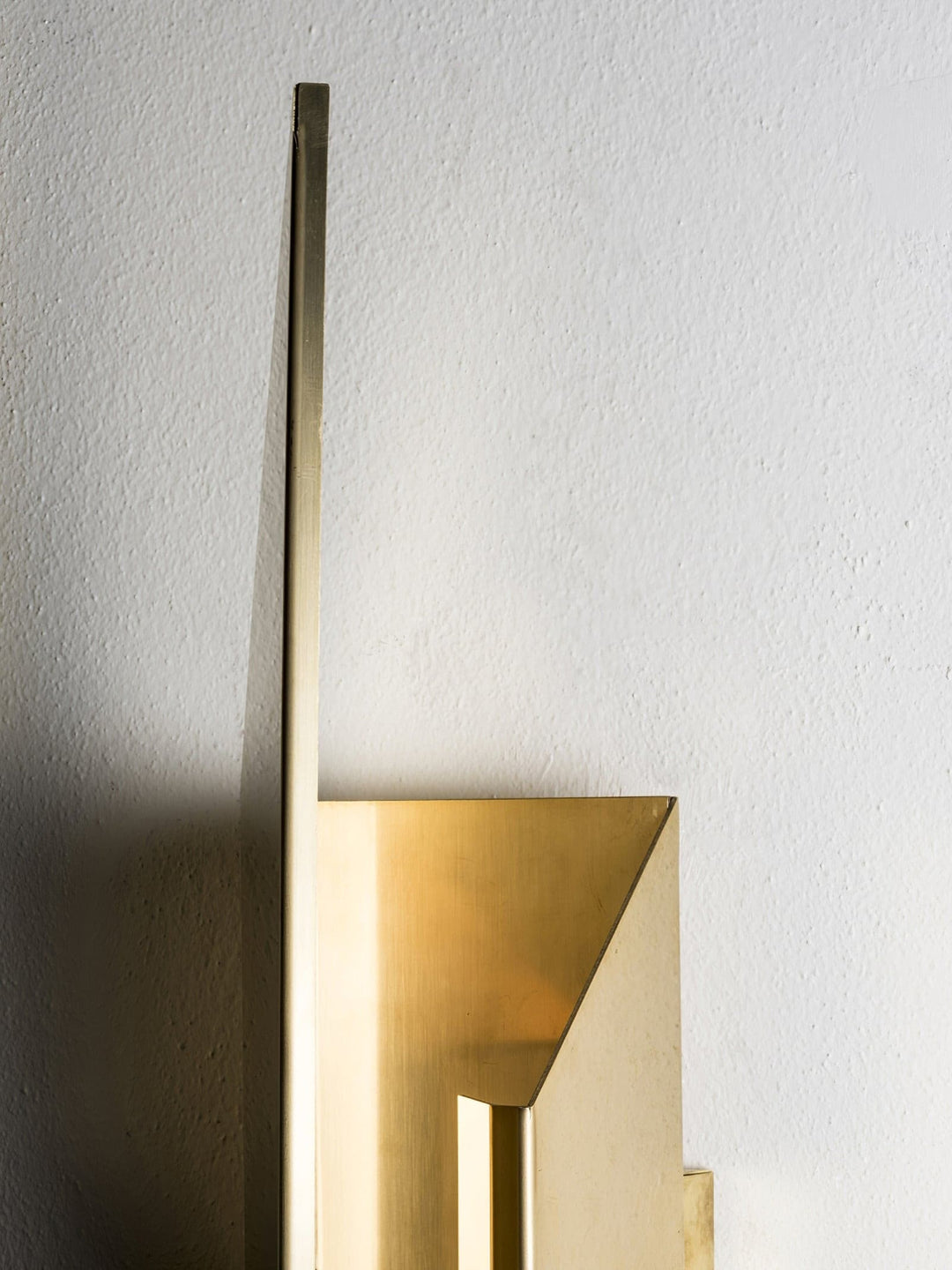 BowLift | Minimalist Wall Lamp with Design Accent