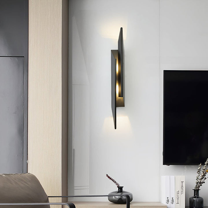 BowLift | Minimalist Wall Lamp with Design Accent