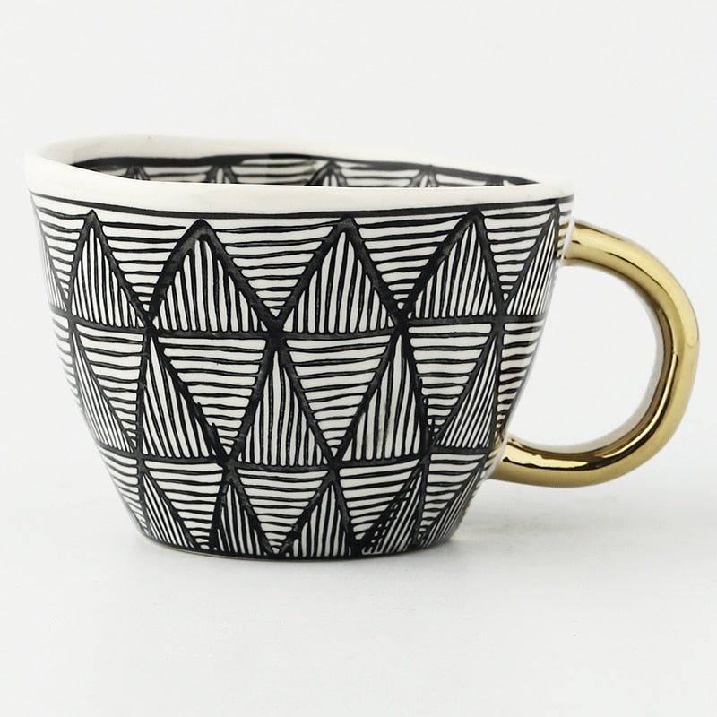 BowLift | Cup with abstract geometric pattern and gold handle