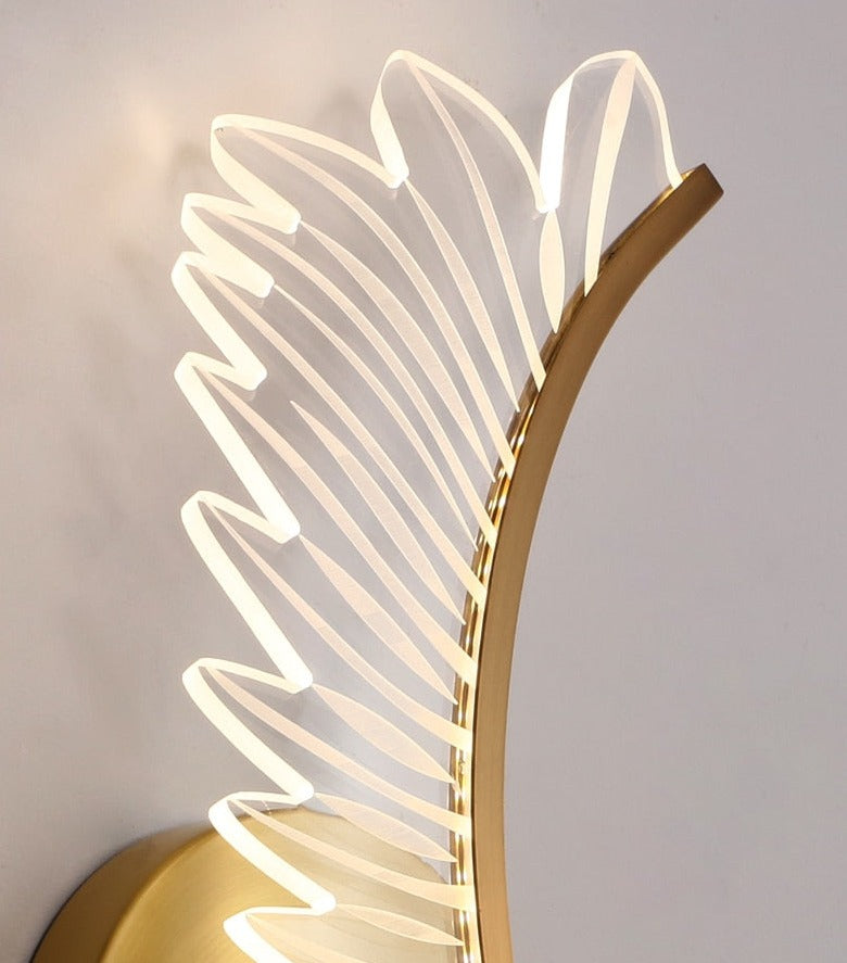 BowLift | Wall Lamp with Nature-Inspired Golden Wing Motif