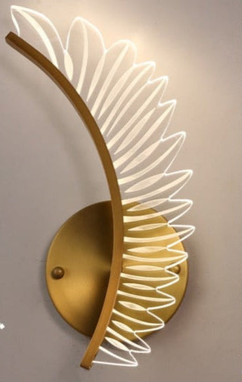 BowLift | Wall Lamp with Nature-Inspired Golden Wing Motif