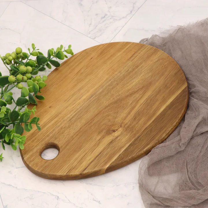 BowLift | Acacia drop-shaped cutting board