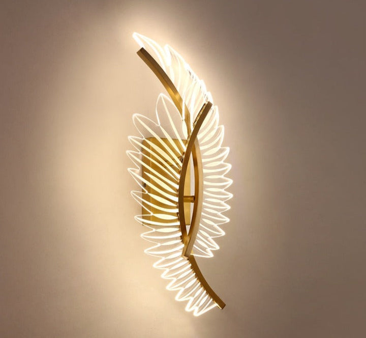 BowLift | Wall Lamp with Nature-Inspired Golden Wing Motif