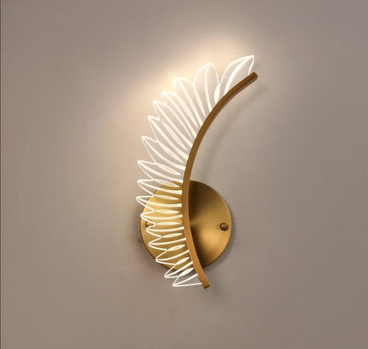BowLift | Wall Lamp with Nature-Inspired Golden Wing Motif